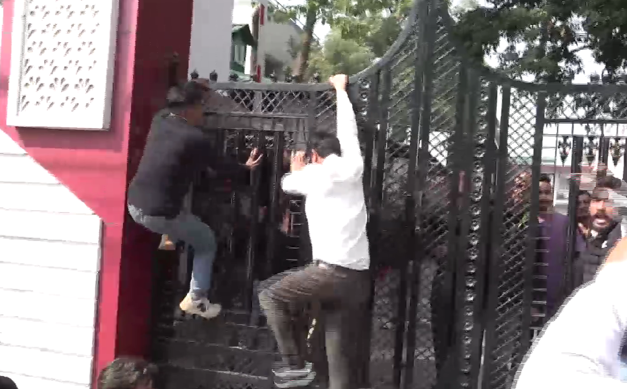 Intelligence Failure? Congress Workers Outsmart Police, Reach PHQ Despite Security